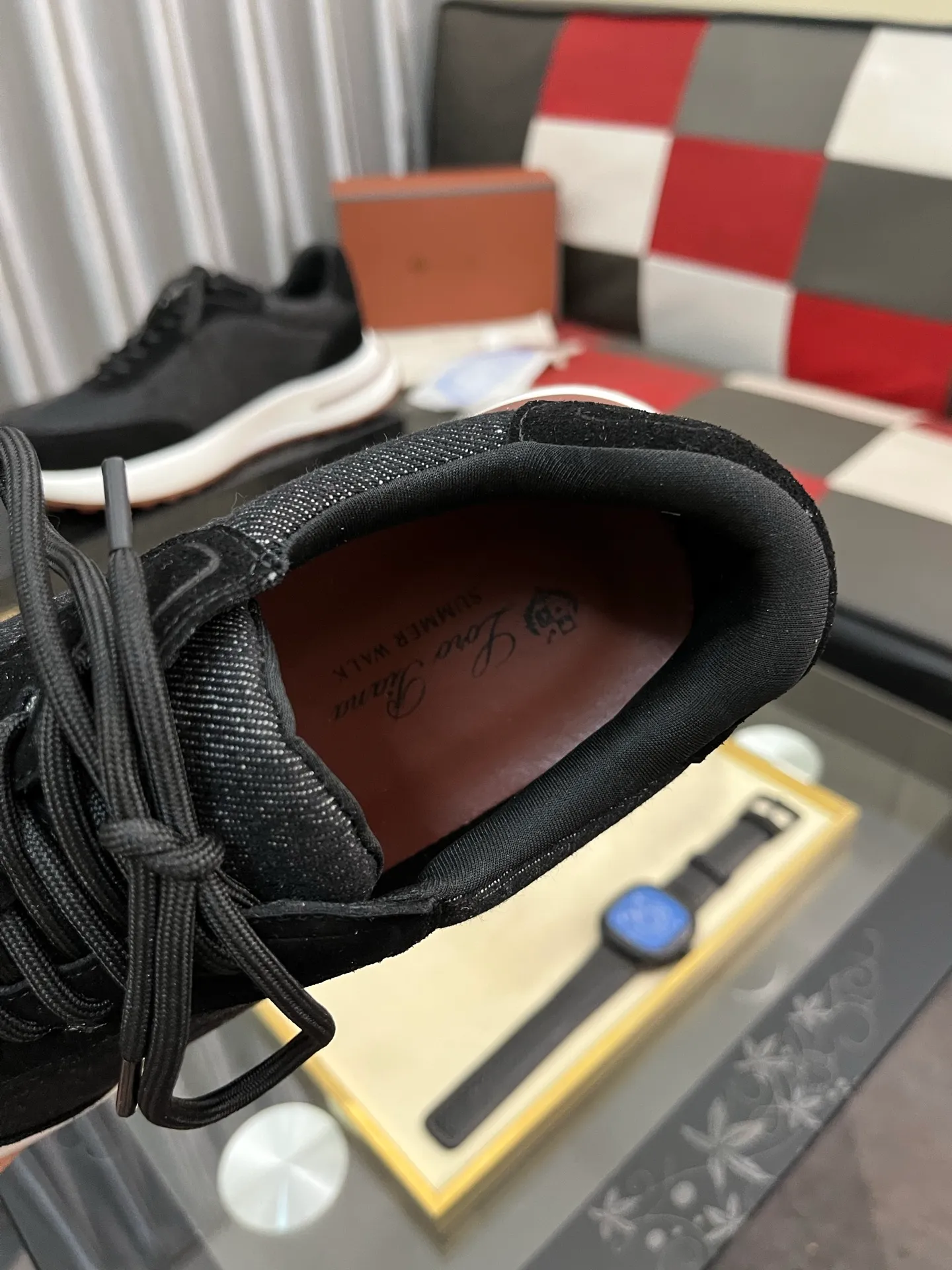 Men's shoes 💰458⌚️⌚️ Loro Pian* Loro Pian* casual shoes are made of cowhide frosted cowhide. Unique texture, simple and elegant, in line with Asian shoe lasts. Almond toe bar, apron style toe, drum-stitched upper. Same color stitching details. Slip-on style for easy on and off. Original color full cowhide lining. The insole is decorated with the 🈶️ brand logo. The original open-molded TPU raw rubber outsole. The soft rubber sole has super grip performance. Comfortable and casual style. You can create 🉑casual🉑formal urban style at will!  Code number: 38-44